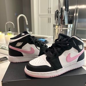 Air Jordan 1 Mid (GS) White Light Arctic Pink